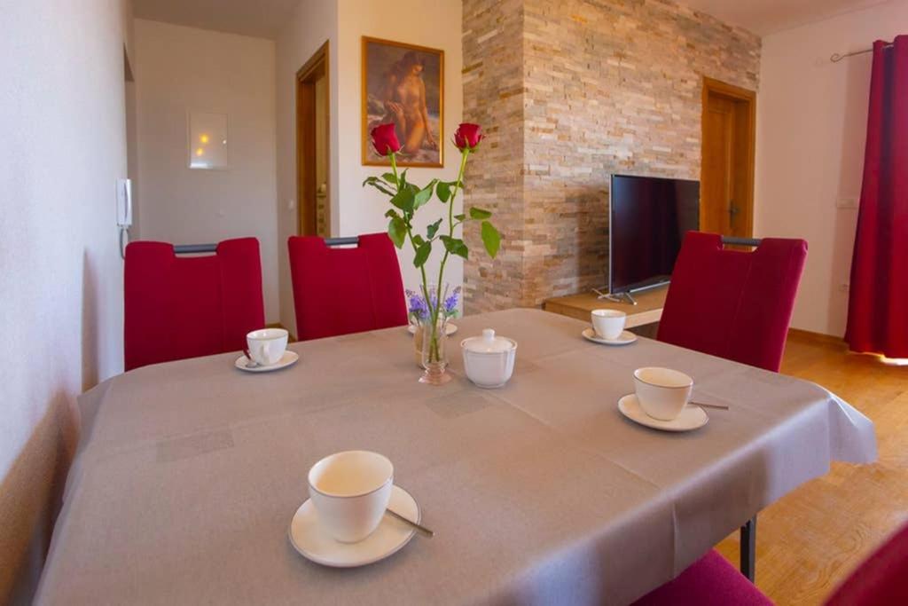 Apartman Vladimir #5 *